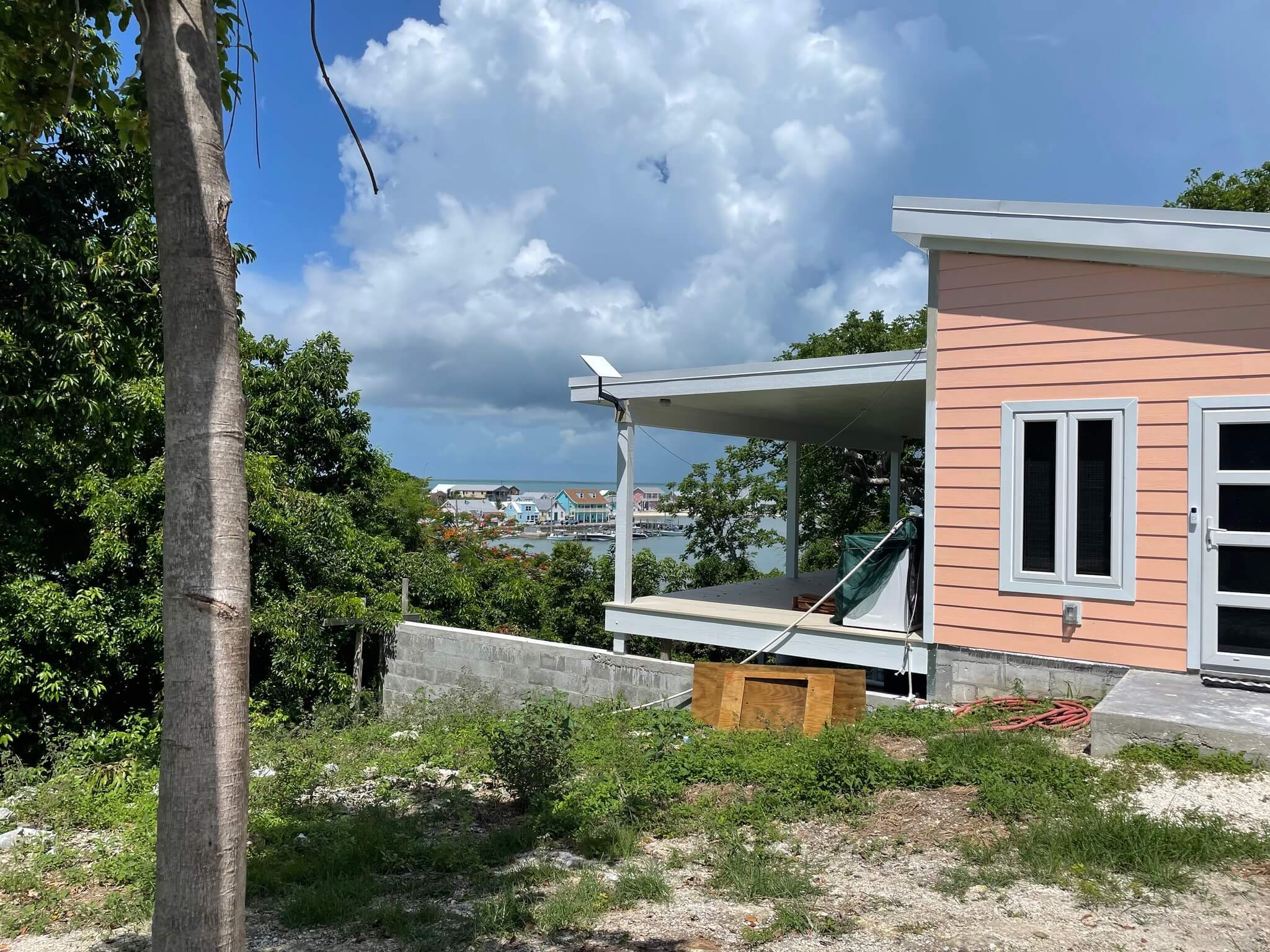 Modern kit in the Bahamas